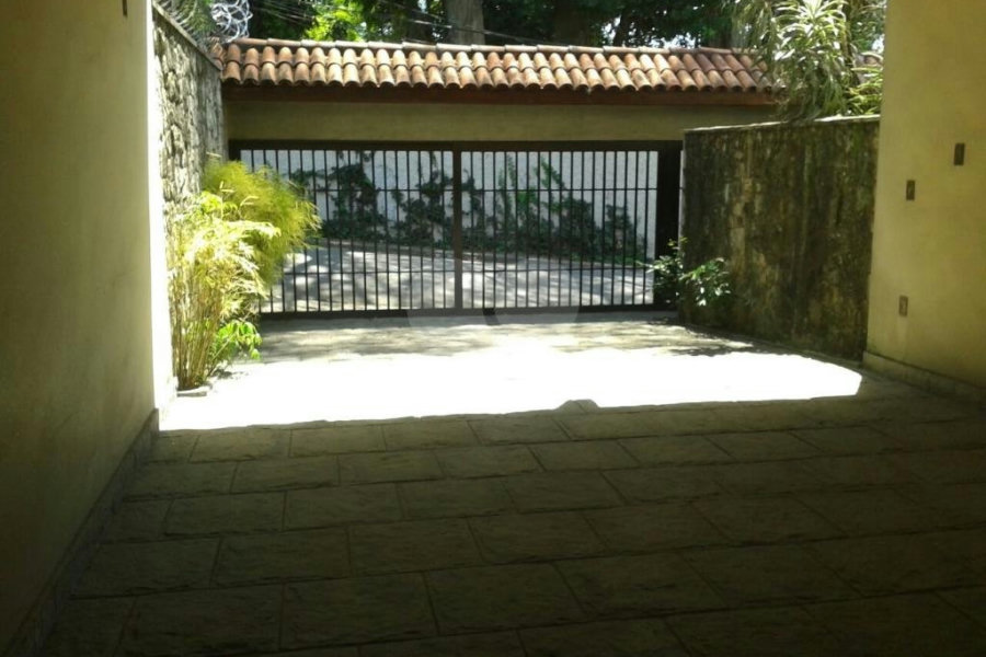 Sobrado à venda com 5 quartos, sendo 1 suíte, em Tremembé, São Paulo, SP