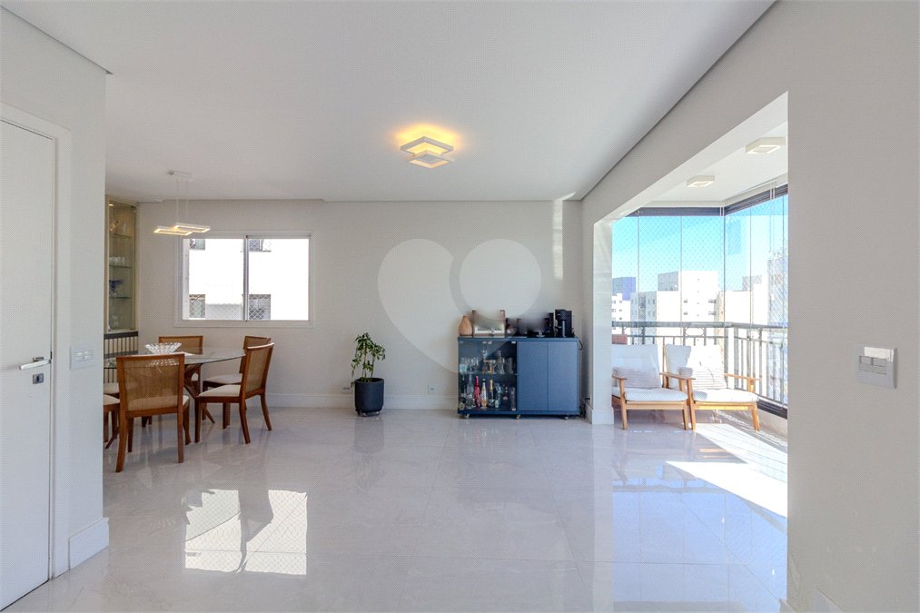 Apartamento à venda com 3 suítes em Vila Ipojuca, São Paulo, SP
