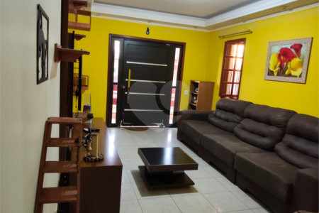 Casa à venda com 3 quartos, sendo 1 suíte, em Jardim Santa Clara, Guarulhos, SP