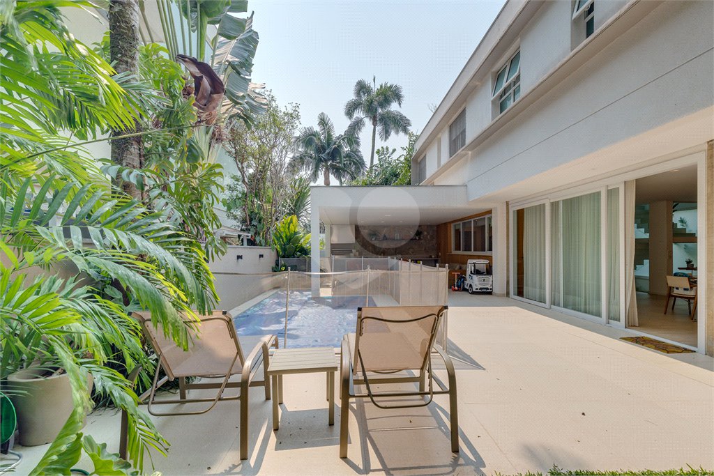 Casa à venda com 3 suítes no condomínio Residencial Canumã, São Paulo - SP