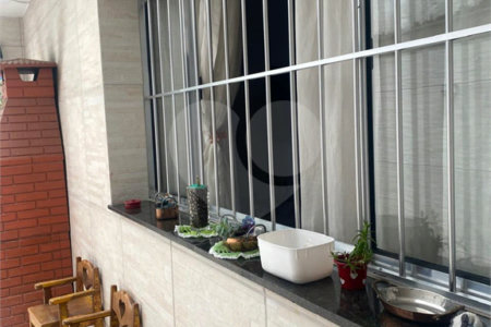 Sobrado à venda com 3 quartos, sendo 1 suíte,  em Parque Vitória, São Paulo, SP