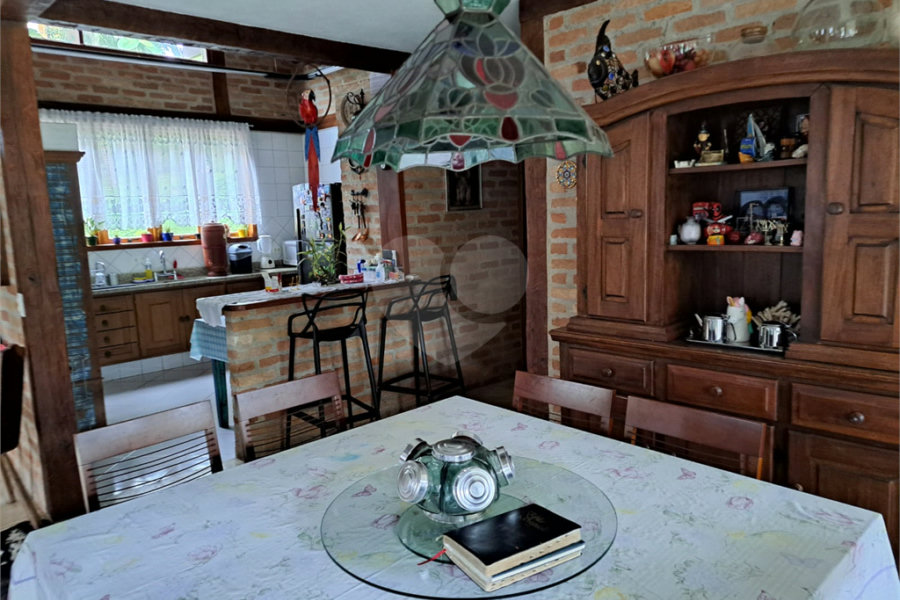 Casa à venda ou para alugar com 3 quartos, sendo 1 suíte,  no condomínio Parque Petrópolis 4 Secção, Mairiporã - SP