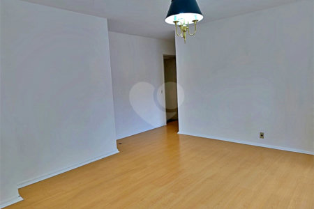 Apartamento à venda com 3 quartos, sendo 1 suíte, em Vila Olímpia, São Paulo, SP