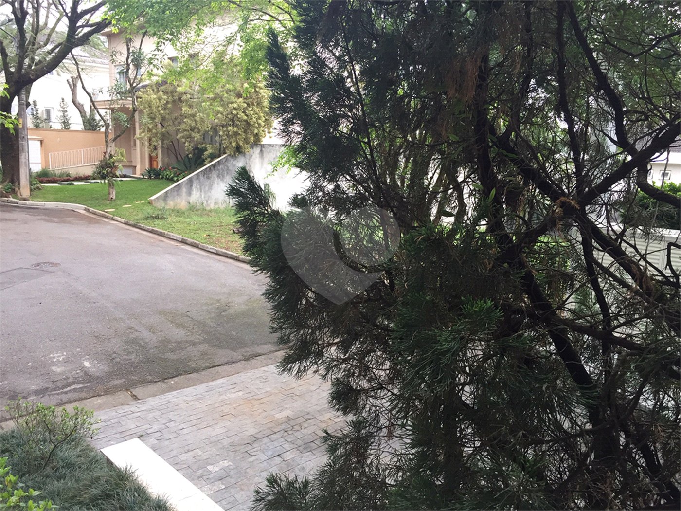 Casa à venda com 4 quartos, sendo 2 suítes, no condomínio Residencial Morumbi, São Paulo - SP