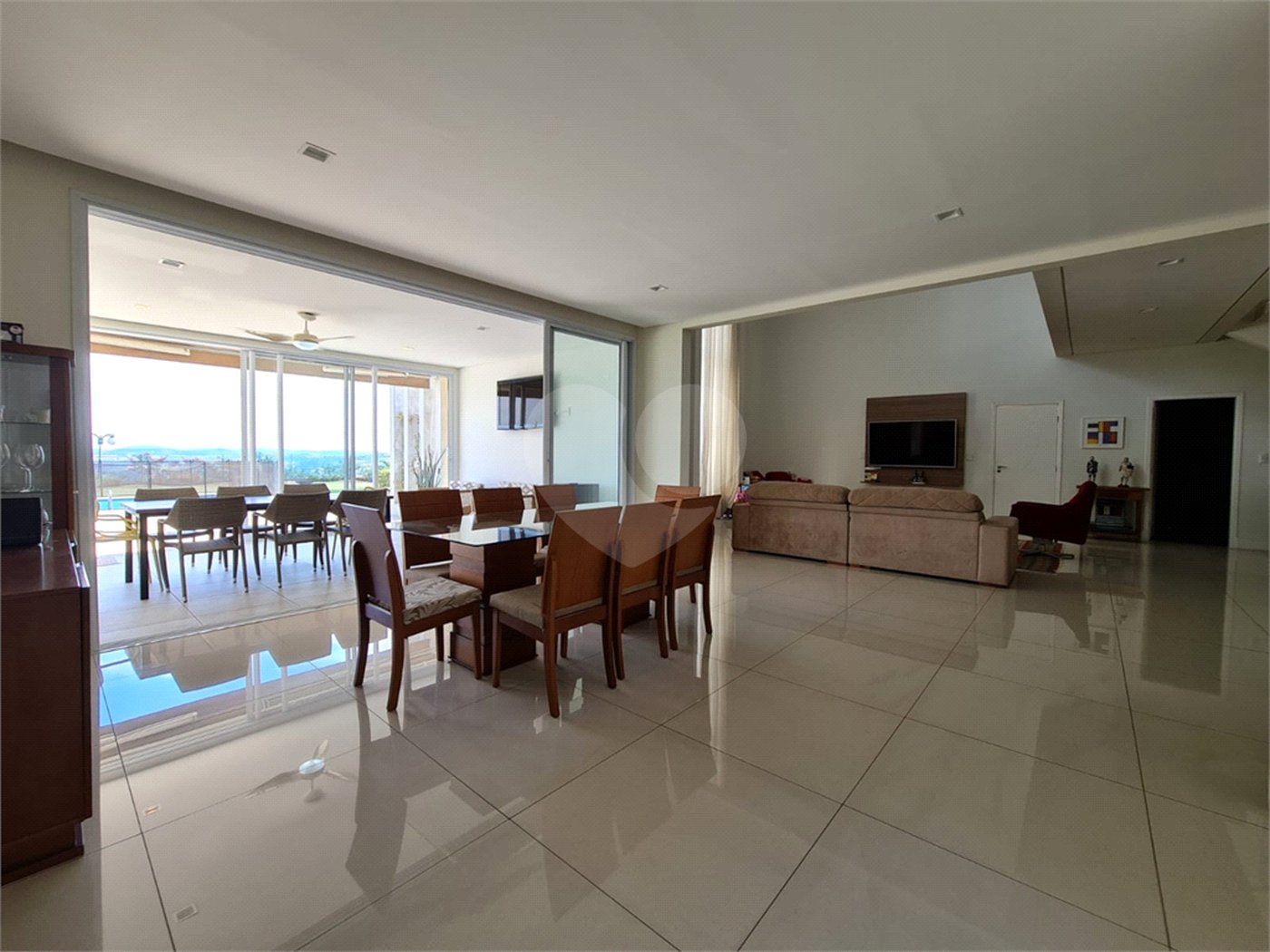 Casa à venda ou para alugar com 4 suítes no condomínio Residencial Jardim Primavera, Louveira - SP