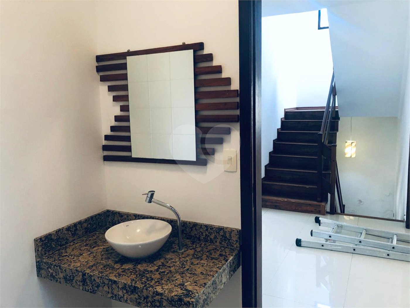 Sobrado à venda com 4 quartos, sendo 2 suítes,  em Vila Oliveira, Mogi das Cruzes, SP