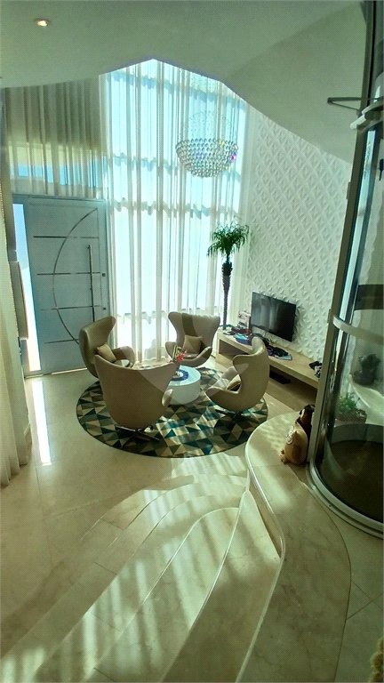 Casa à venda com 3 suítes no condomínio Figueira Garden, Atibaia - SP