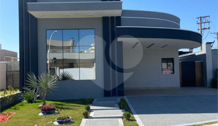 Casa à venda com 3 suítes no condomínio Residencial Maria Dulce, Indaiatuba - SP