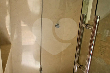 Casa à venda com 3 suítes no condomínio Figueira Garden, Atibaia - SP