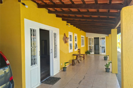 Casa à venda com 3 quartos, sendo 1 suíte,  em Tatetú, Alambari, SP
