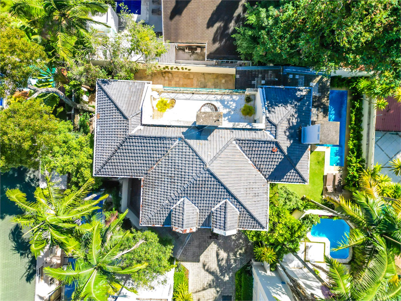 Casa à venda com 5 quartos, sendo 4 suítes, no condomínio Bounganville, São Paulo - SP