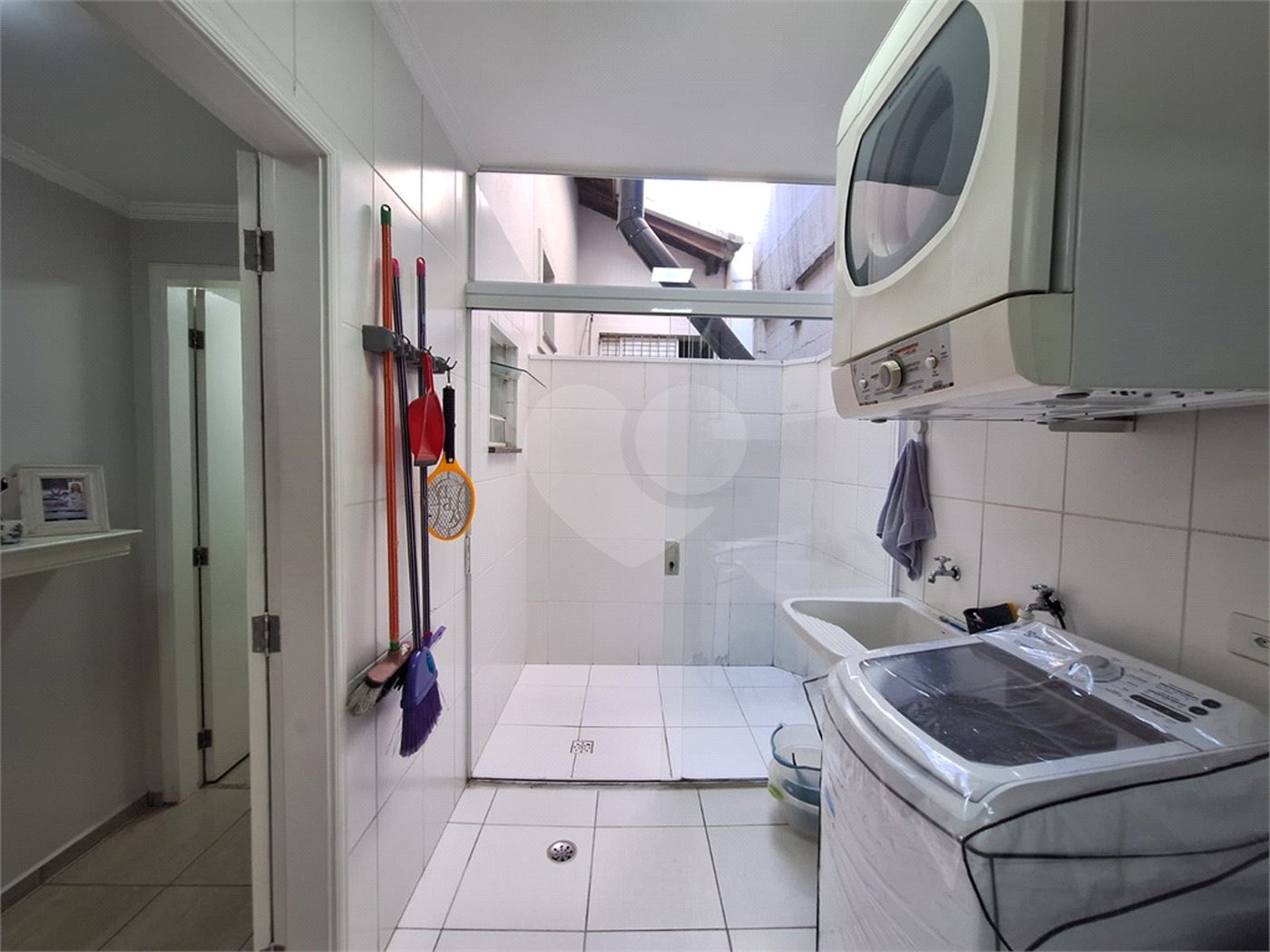 Casa à venda com 3 quartos, sendo 1 suíte, no condomínio Villaggio Tronchim, São Paulo - SP