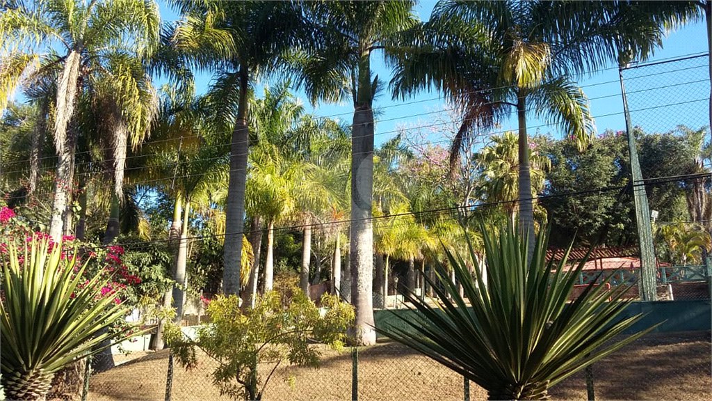 Casa à venda com 6 quartos, sendo 4 suítes, no condomínio Recanto dos Palmares, Atibaia - SP