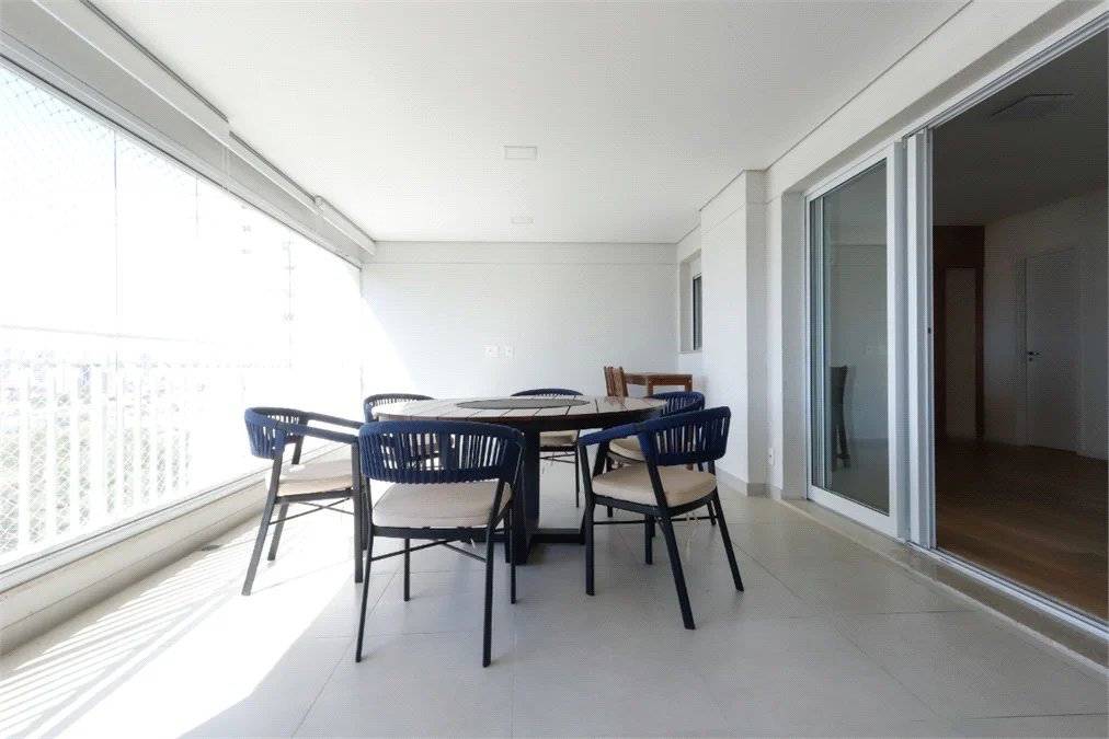 Apartamento à venda com 3 suítes em Vila Anastácio, São Paulo, SP