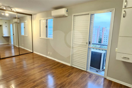 Cobertura à venda com 4 quartos, sendo 3 suítes,  em Cidade São Francisco, São Paulo, SP