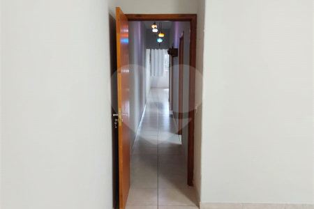 Casa Térrea com 2 dormitórios, sendo 1 suíte.
