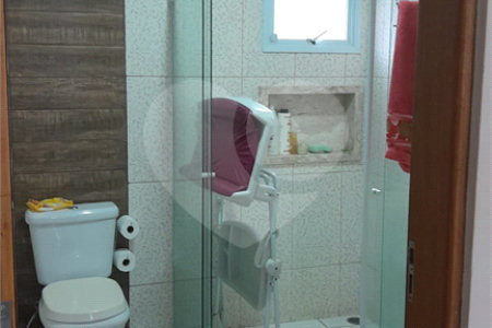 Chácara em Área Rural de Piracaia, com casa principal + 4 kitnets alugadas, excelente localização