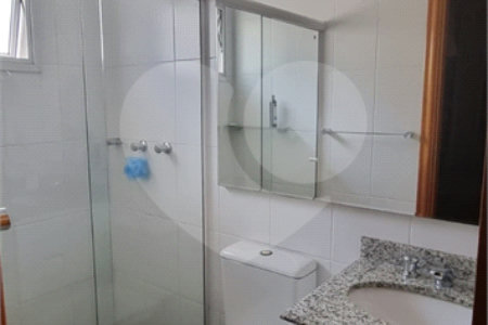 Casa à venda com 4 quartos, sendo 2 suítes, no condomínio Casas de Windsor, São Paulo - SP