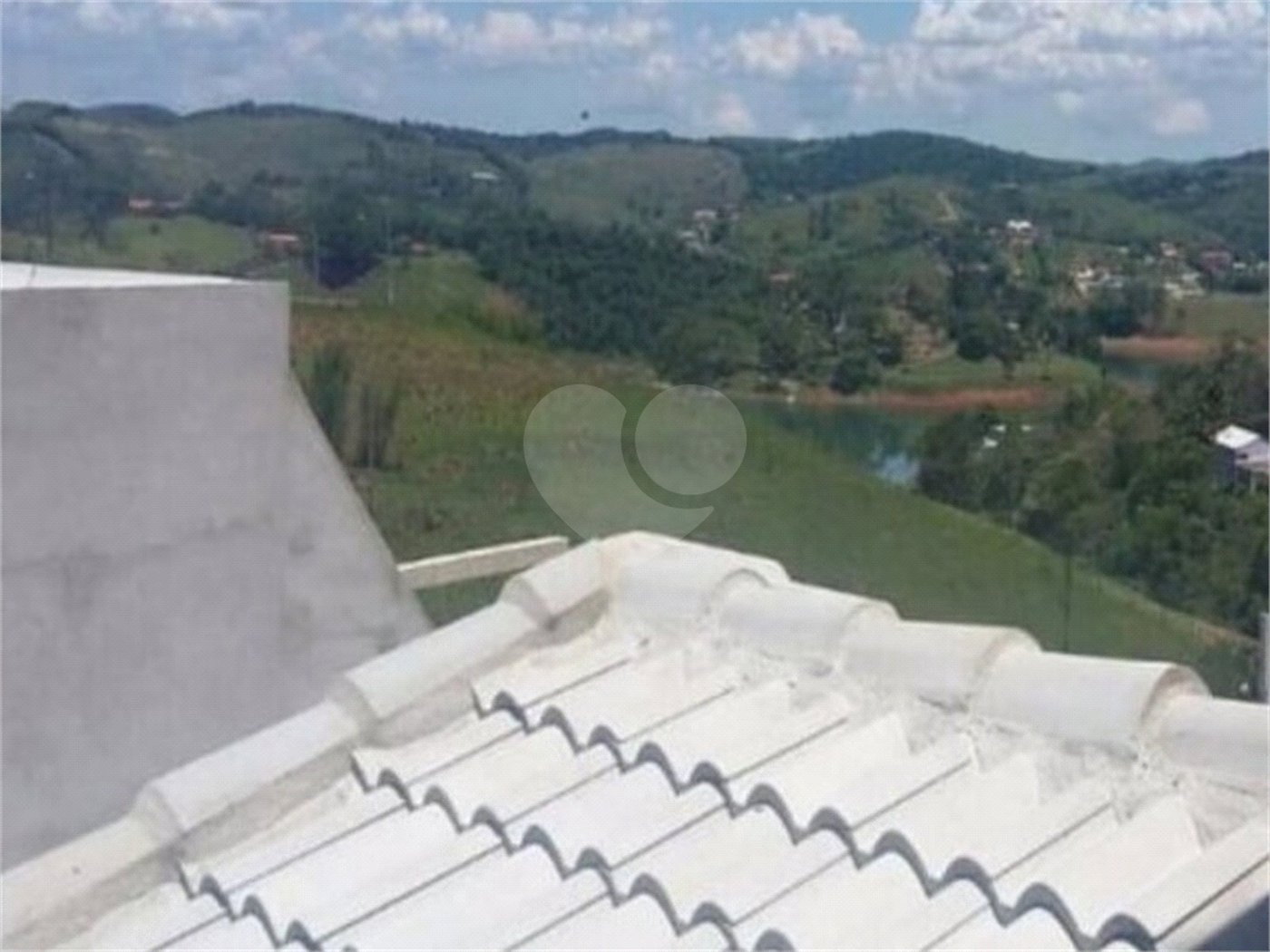 Casa à venda com 4 quartos, sendo 2 suítes,  no condomínio Jardim Imperador, Igaratá - SP