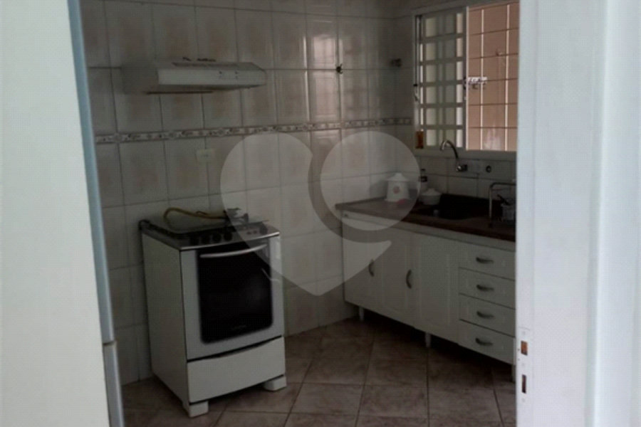 Casa à venda com 3 quartos, sendo 1 suíte, no condomínio Village St. Louis, São Paulo - SP