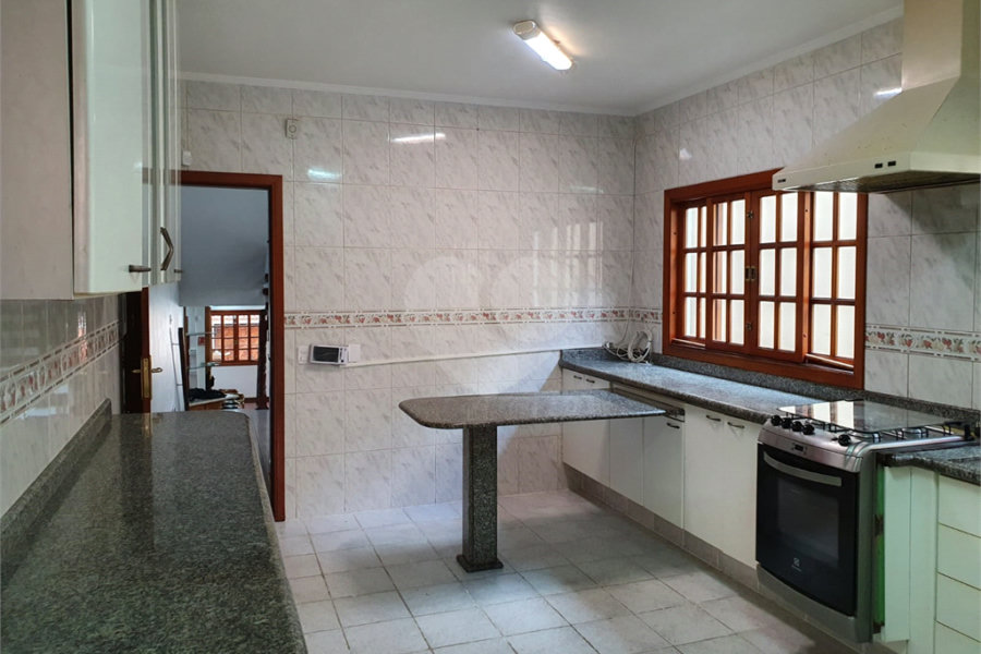 Sobrado à venda com 4 quartos, sendo 2 suítes, em Tremembé, São Paulo, SP