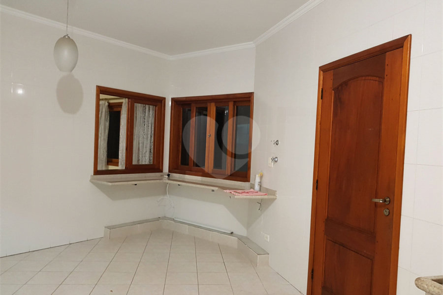 Casa à venda com 4 quartos, sendo 2 suítes, no condomínio Alpes da Cantareira, Mairiporã - SP