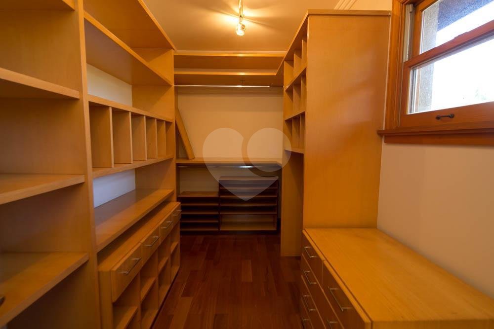 Casa à venda com 4 suítes no condomínio Jardim das Azaléias, São Paulo - SP