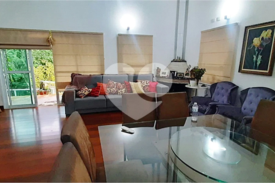 Casa à venda com 3 quartos, sendo 1 suíte, no condomínio Suíça da Cantareira, Mairiporã - SP