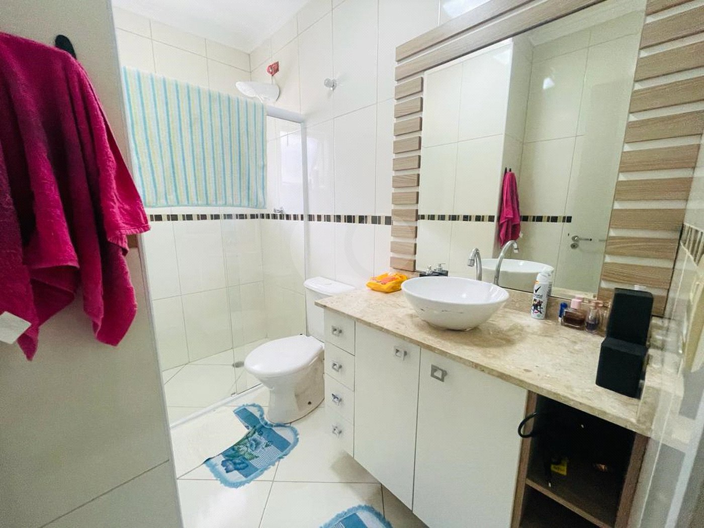 Casa à venda com 3 quartos, sendo 1 suíte,  no condomínio Rafaela I, São Paulo - SP