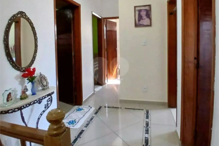 Sobrado à venda com 4 quartos, sendo 2 suítes, em Vila Santa Maria, São Paulo, SP