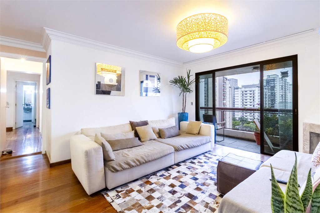 Apartamento à venda com 4 quartos, sendo 1 suíte, em Indianópolis, São Paulo, SP