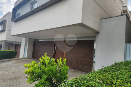 Casa à venda com 4 quartos, sendo 2 suítes, no condomínio Residencial Vila Lagos, São Paulo - SP