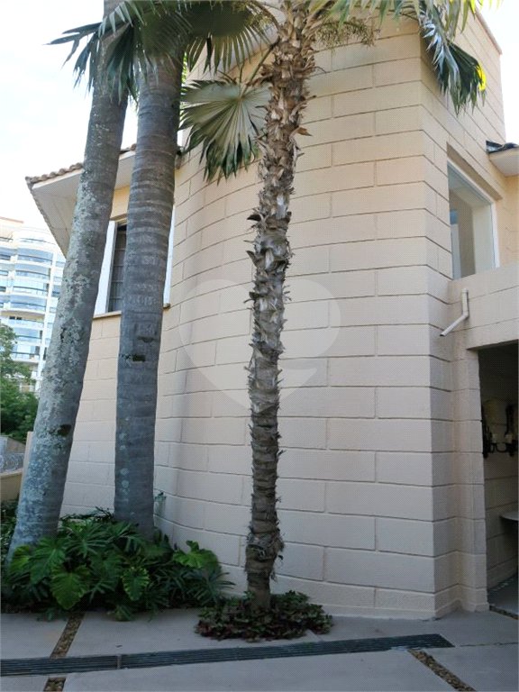 Casa em condomínio à venda com 4 quartos, sendo 3 suítes, em Jardim Vitória Régia, São Paulo, SP