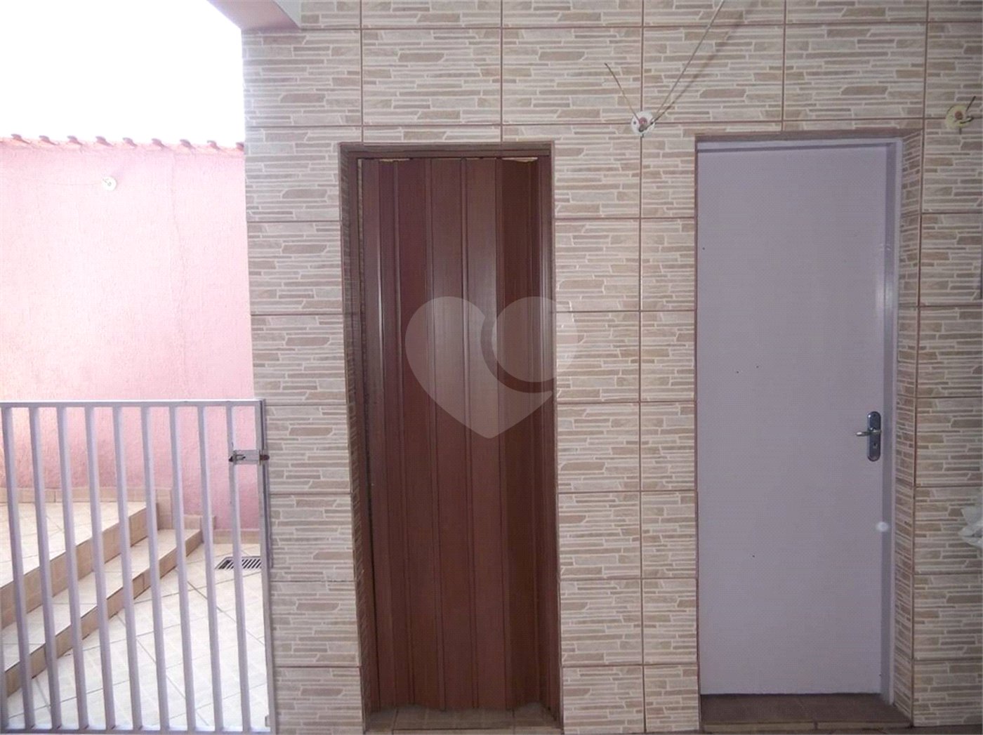 Sobrado à venda com 3 quartos, sendo 2 suítes, em Vila Júlia, Poá, SP