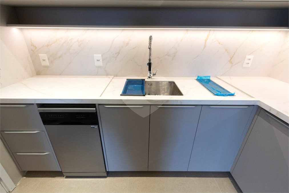 Apartamento à venda ou para alugar com 3 suítes em Moema, São Paulo, SP