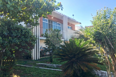Casa à venda com 3 quartos, sendo 2 suítes, no condomínio Rio Bon, Rio de Janeiro - RJ