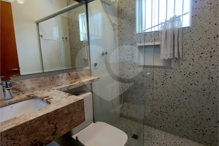 Sobrado à venda com 3 quartos, sendo 2 suítes, em Vila Romero, São Paulo, SP