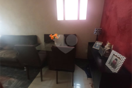 Casa com 60m², 2 dormitórios, 2 vagas, à venda na Vila Fachini