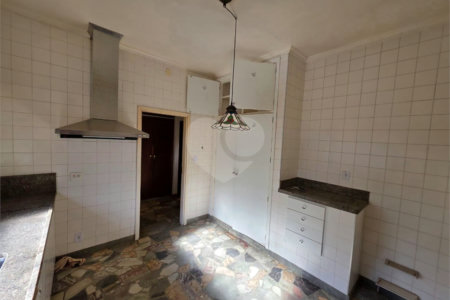 Casa Térrea 5 quartos bem localizada com piscina.