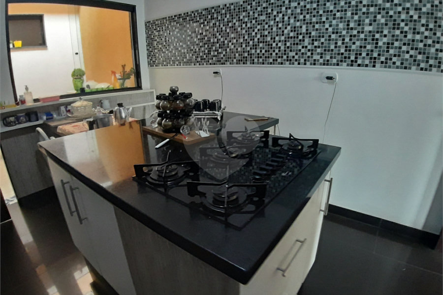 Sobrado à venda com 6 quartos, sendo 3 suítes,  em Vila Guilherme, São Paulo, SP