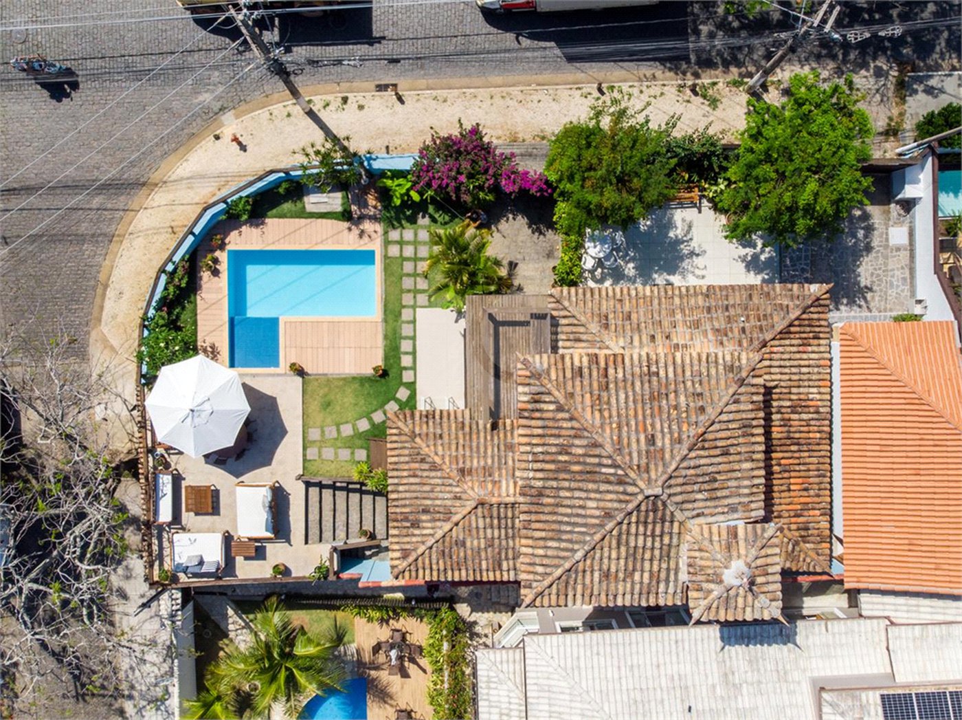 Casa à venda com 5 quartos, sendo 3 suítes, em Geribá, Armação dos Búzios, RJ