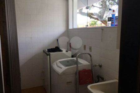Casa à venda com 3 quartos, sendo 1 suíte, no condomínio Lago Azul, Araçoiaba da Serra - SP