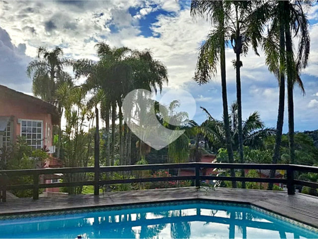 Casa à venda com 6 quartos, sendo 2 suítes,  no condomínio Associação Reserva das Hortênsias, Mairiporã - SP