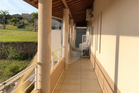 Casa à venda com 5 quartos, sendo 2 suítes, no condomínio Terras de Santa Izabel, Salto - SP