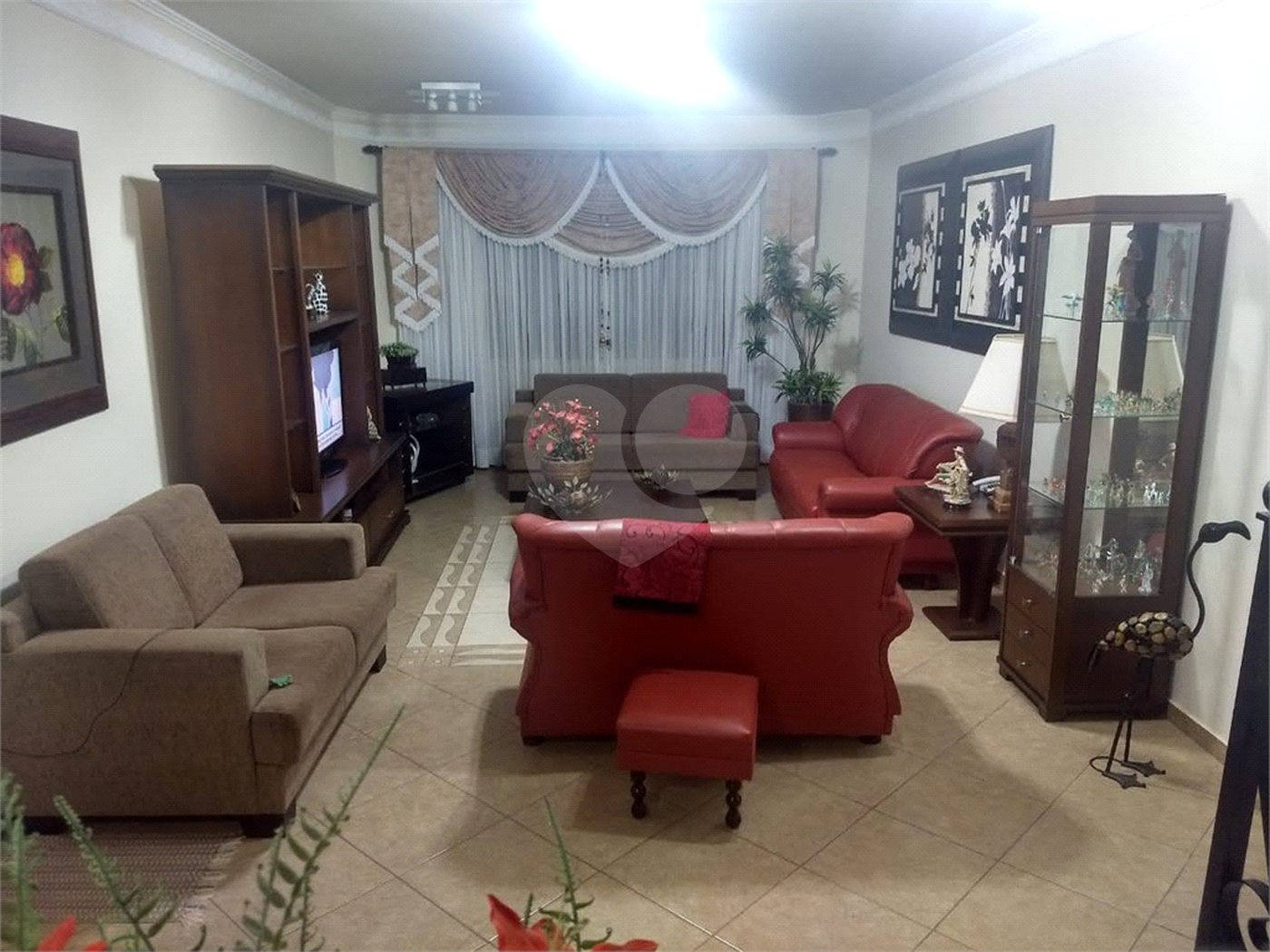 Casa à venda com 4 quartos, sendo 2 suítes, em Vila Petrópolis, Atibaia, SP