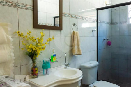 Casa à venda com 3 quartos, sendo 1 suíte, em Vila Universitária, São Paulo, SP
