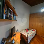 Casa Térrea à venda com 4 quartos, sendo 2 suítes, em Interlagos, São Paulo, SP