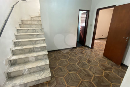 Sobrado à venda ou para alugar com 4 quartos, sendo 1 suíte,  em Parque Colonial, São Paulo, SP