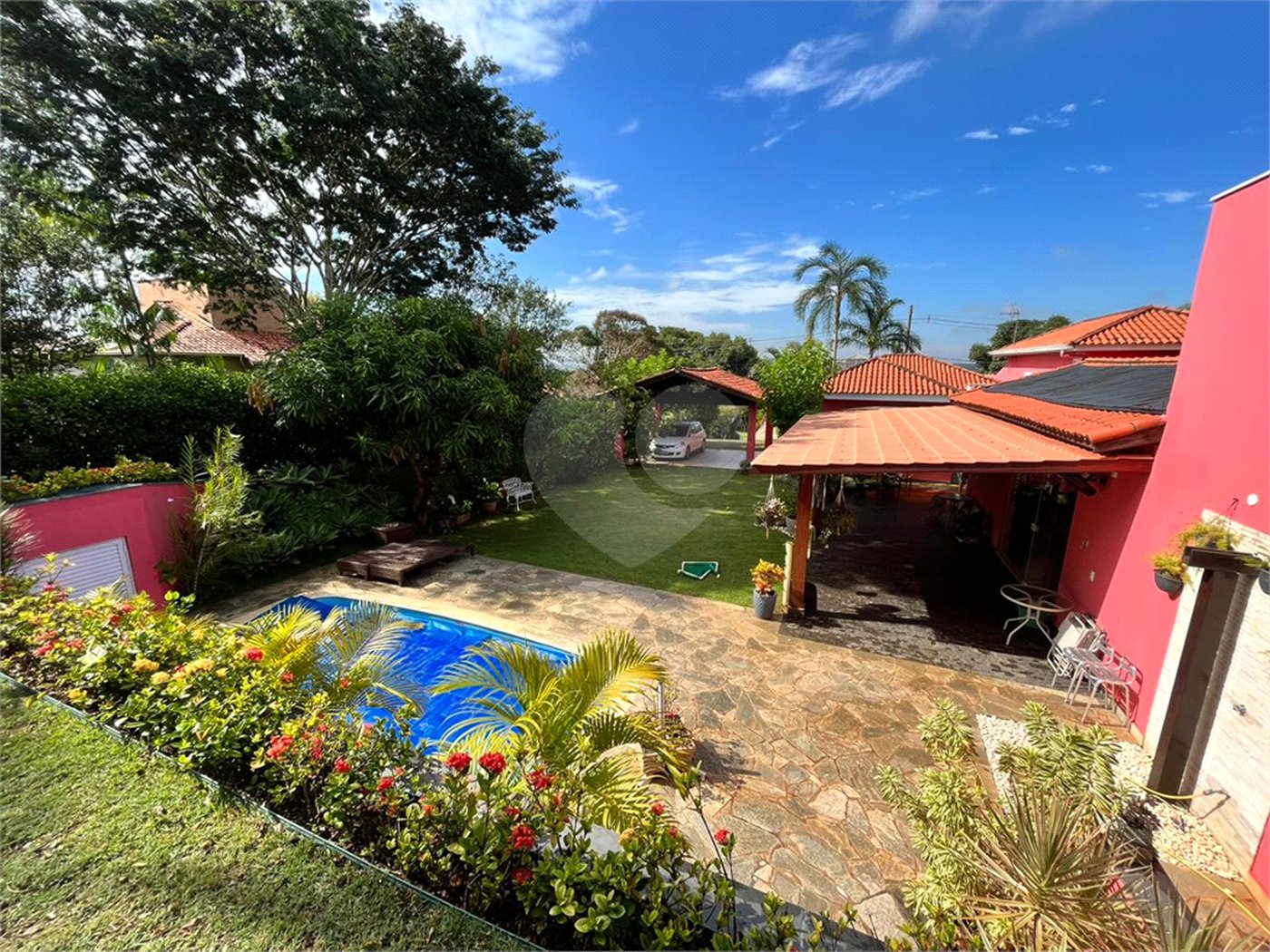 Casa à venda com 3 quartos, sendo 1 suíte,  no condomínio Portal do Sabiá, Araçoiaba da Serra - SP