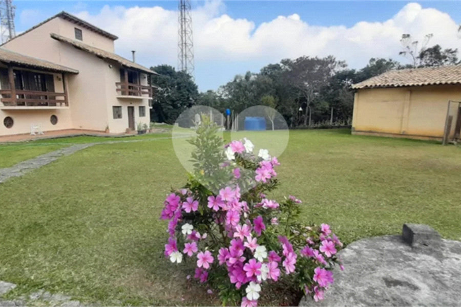 Sobrado à venda com 5 quartos, sendo 1 suíte, em Olho D'água, Mairiporã, SP
